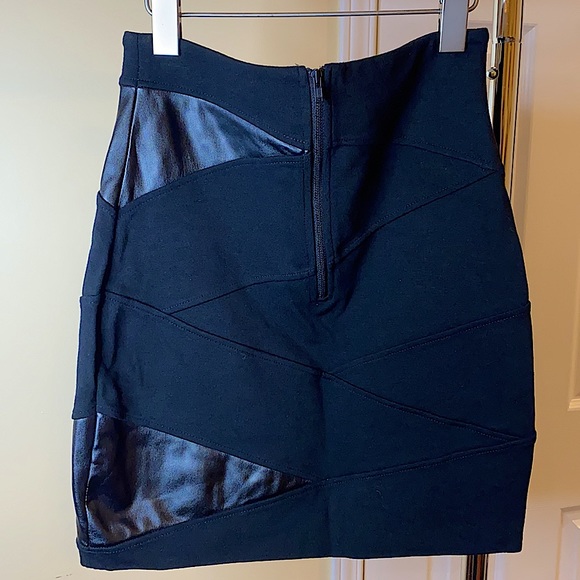 LIKE NEW Aritzia black skirt w leather details - Picture 7 of 7